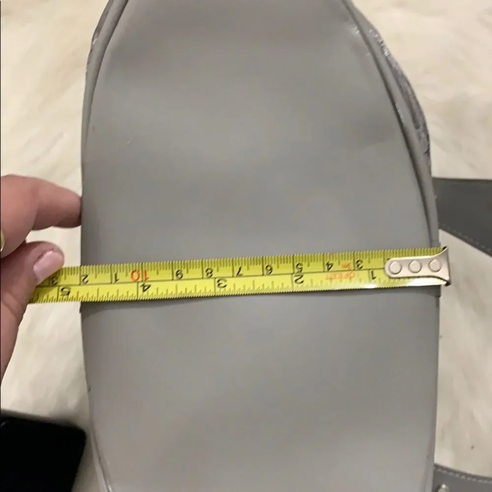 Daphane gray hand bag